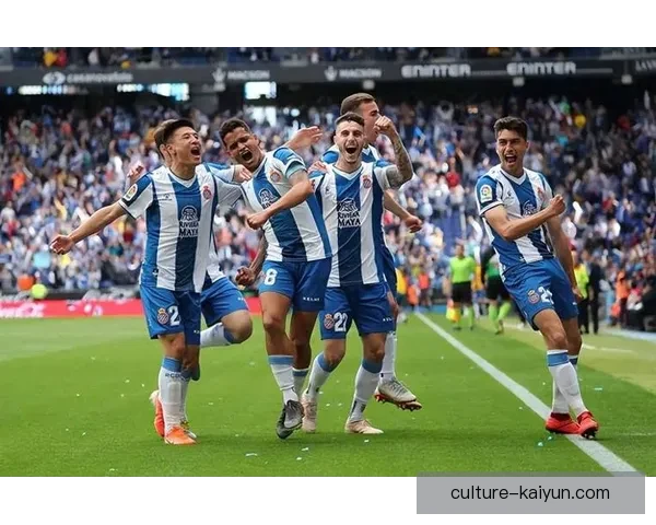 西甲战术分析：联赛竞争加剧，各队风格展现出独特的战术演变趋势