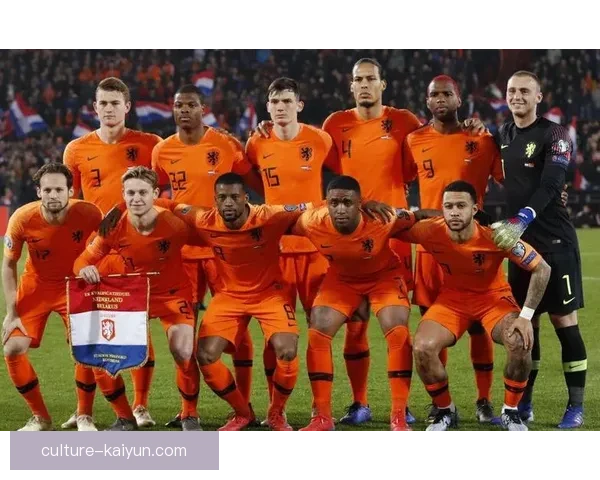 荷兰阿克右后卫潜力逐渐显现，表现备受关注