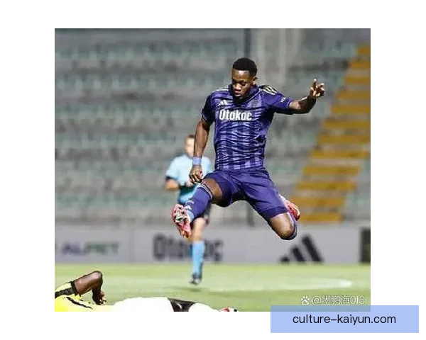 穆里尼奥阵型变化引发关注，球队战术灵活性有所提升