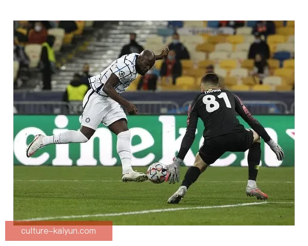 卢卡库战术适配性分析：近期表现稳健，角色定位清晰系融合持续提升